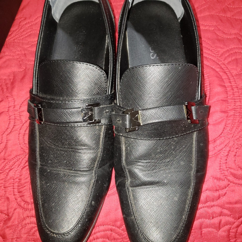 Black dress shoes